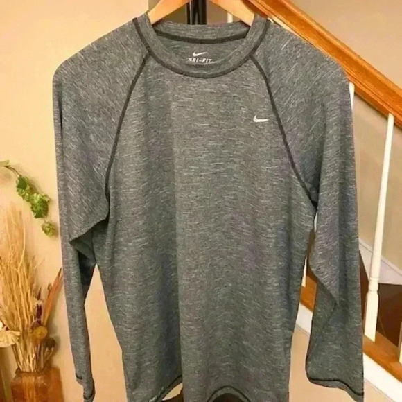 Nike Air Dry Fit Grey Activewear Long Sleeve Tee NWOT. Size M - Picture 1 of 7